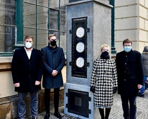 Ceremonial unveiling of the post in front of the Masaryk Railway Station