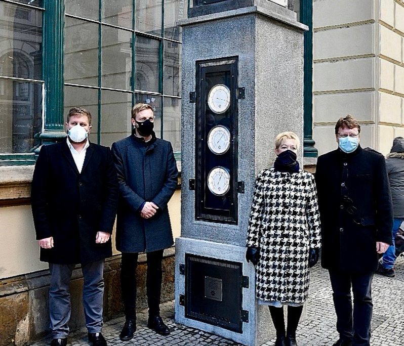 Ceremonial unveiling of the post in front of the Masaryk Railway Station